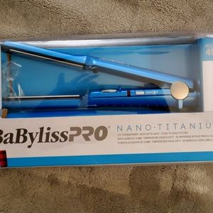 1/2 Plate BaBylissPRO Nano Titanium Ultra-Thin Flat Iron